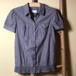 ESPIRIT pretty delicate button top!